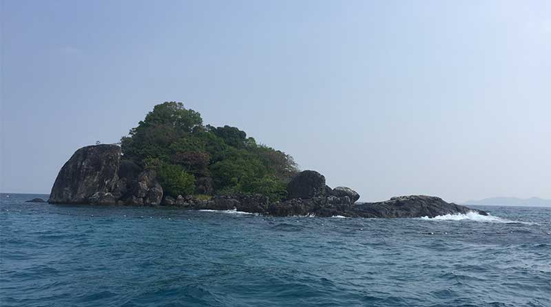 a lonely island... only our boat and lots of fish...